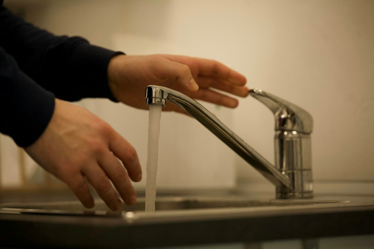 Kitchen mixer tap